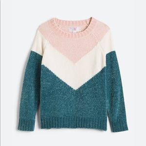 Girls Medium 8-10  soft and cozy sweater.